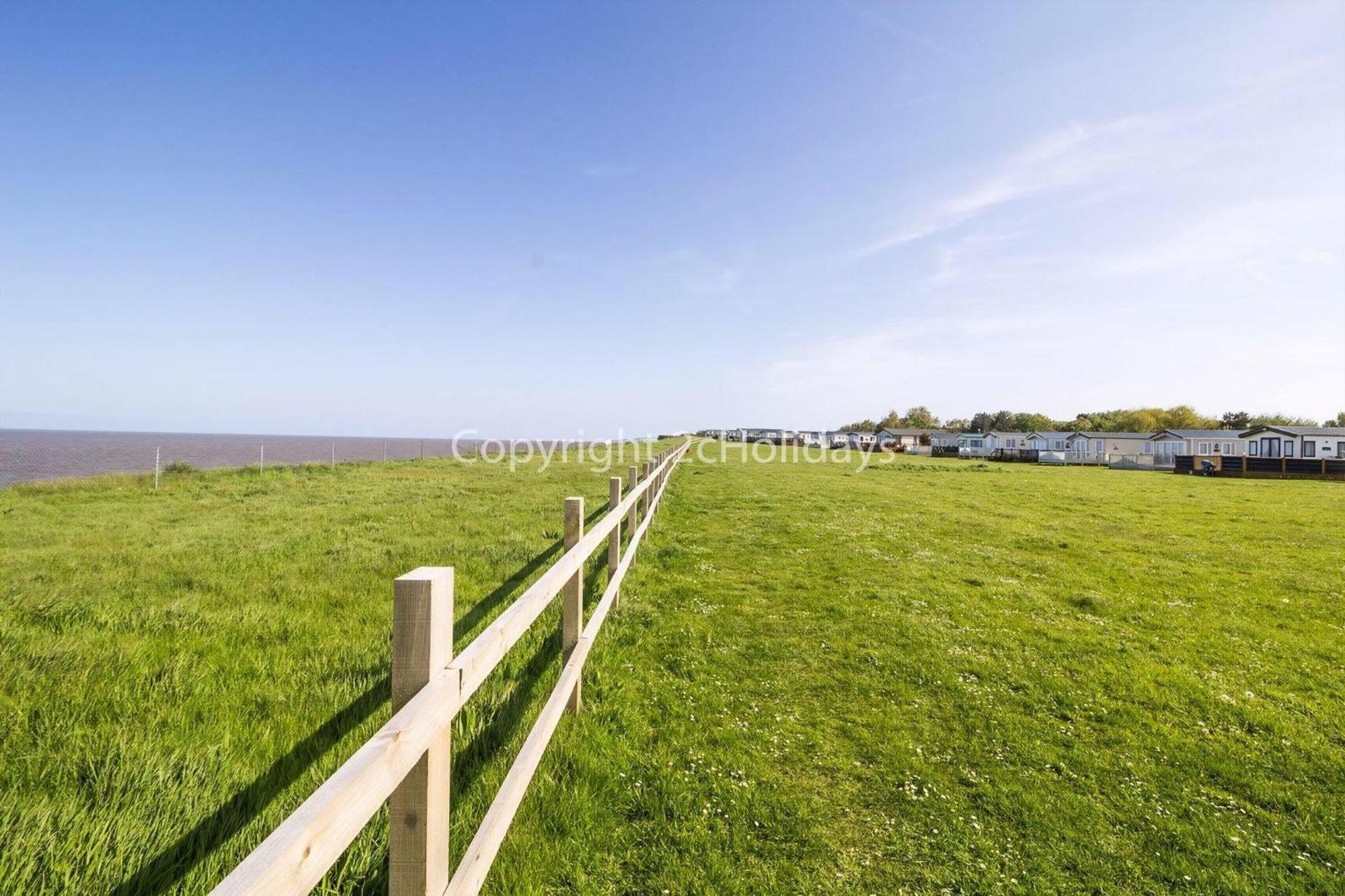 Great 8 Berth Caravan In Norfolk Near To Great Yarmouth Ref 20178Bs Hopton on Sea Bagian luar foto