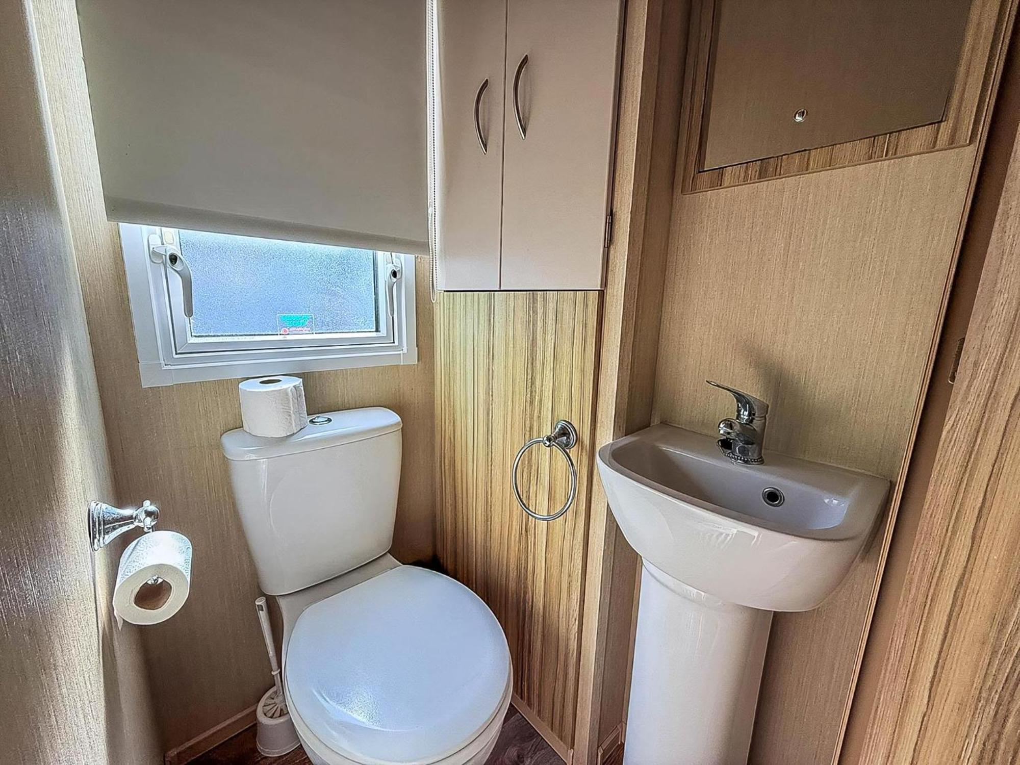 Great 8 Berth Caravan In Norfolk Near To Great Yarmouth Ref 20178Bs Hopton on Sea Bagian luar foto