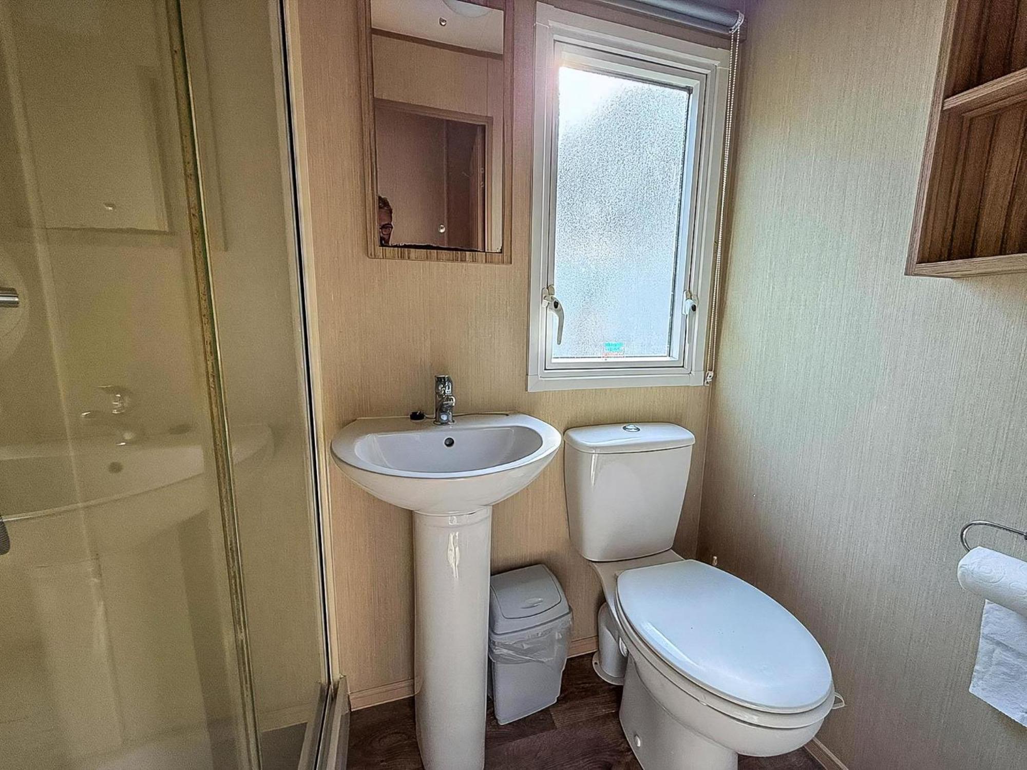 Great 8 Berth Caravan In Norfolk Near To Great Yarmouth Ref 20178Bs Hopton on Sea Bagian luar foto