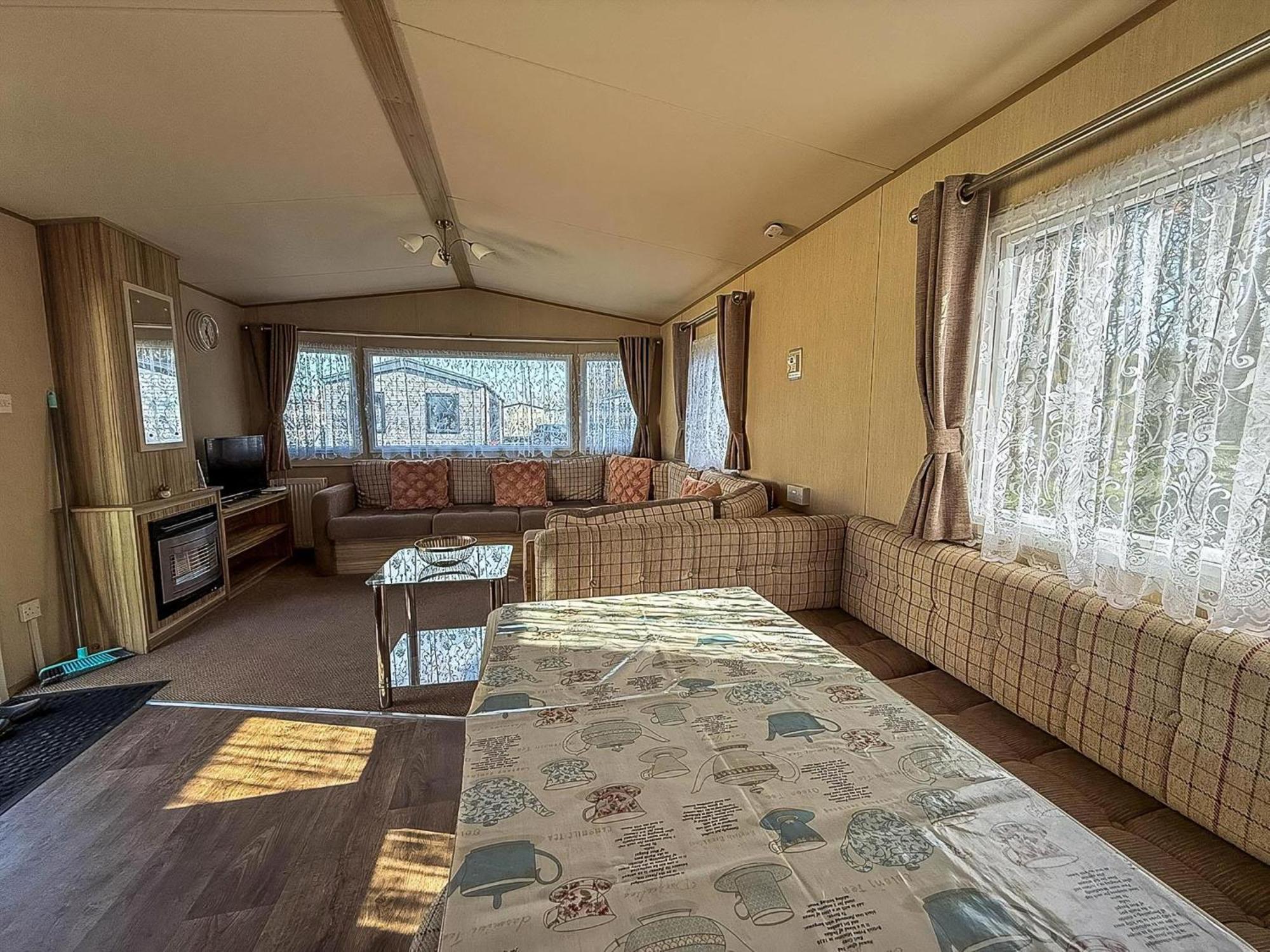Great 8 Berth Caravan In Norfolk Near To Great Yarmouth Ref 20178Bs Hopton on Sea Bagian luar foto