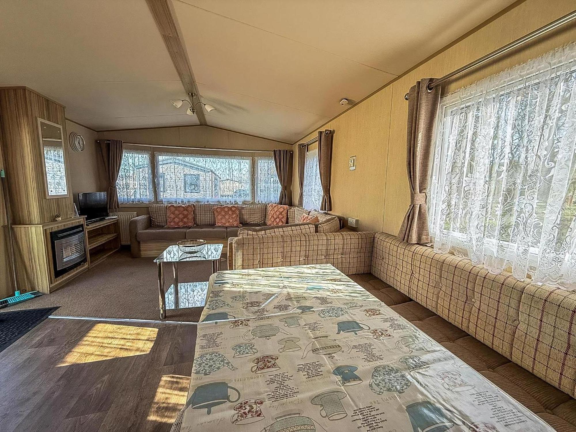 Great 8 Berth Caravan In Norfolk Near To Great Yarmouth Ref 20178Bs Hopton on Sea Bagian luar foto