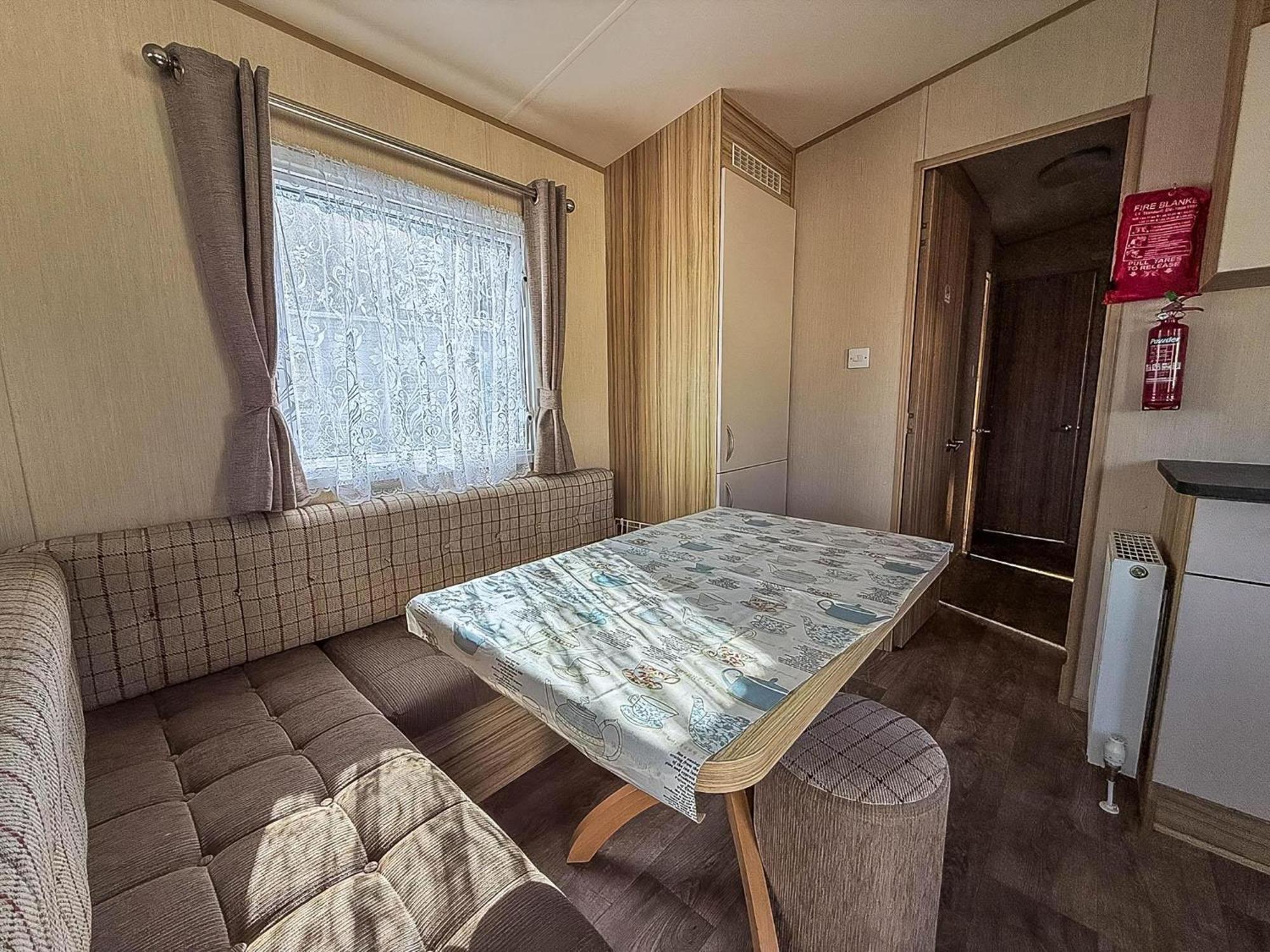 Great 8 Berth Caravan In Norfolk Near To Great Yarmouth Ref 20178Bs Hopton on Sea Bagian luar foto